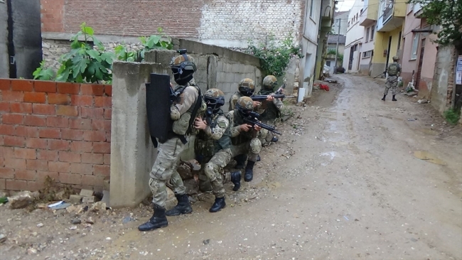 Bursa ve Yalova'da drone destekli uyuşturucu operasyonu: 59 gözaltı